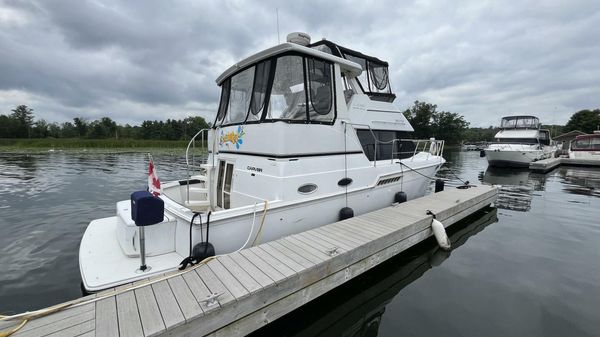 Carver 404 Cockpit Motor Yacht 