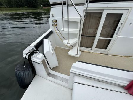 Carver 404 Cockpit Motor Yacht image