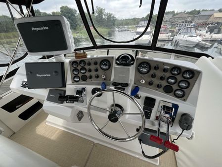 Carver 404 Cockpit Motor Yacht image