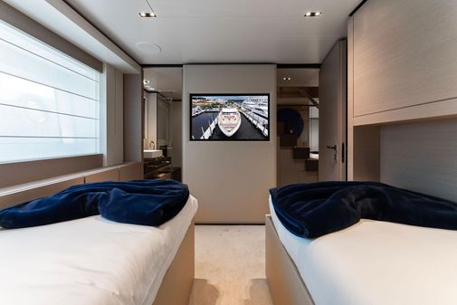 Custom Line Navetta 33 image