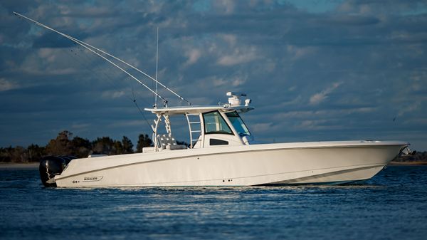 Boston Whaler 370 Outrage