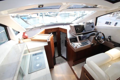 Galeon 430 Skydeck image