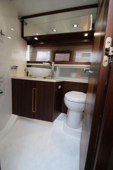 Galeon 430 Skydeck image