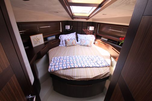 Galeon 430 Skydeck image