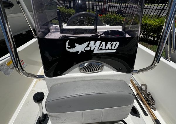 Mako Pro Skiff 17 CC image