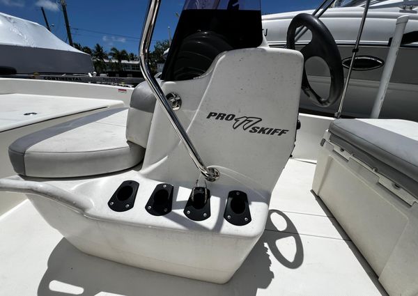 Mako Pro Skiff 17 CC image