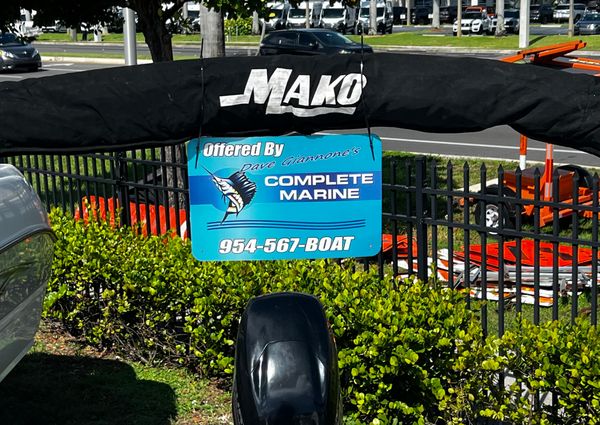 Mako Pro Skiff 17 CC image