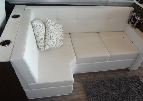 Cruisers Yachts 50 Cantius image