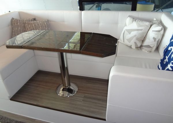 Cruisers Yachts 50 Cantius image