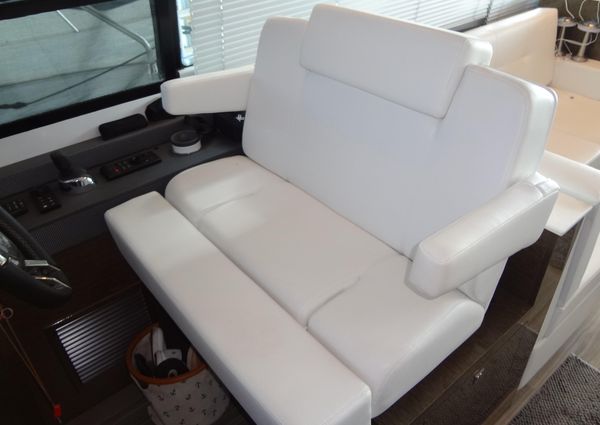 Cruisers Yachts 50 Cantius image