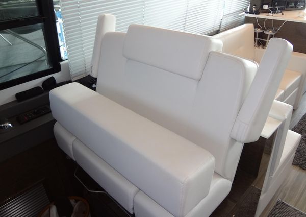 Cruisers Yachts 50 Cantius image