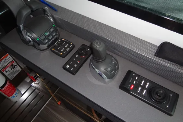 Cruisers Yachts 50 Cantius image