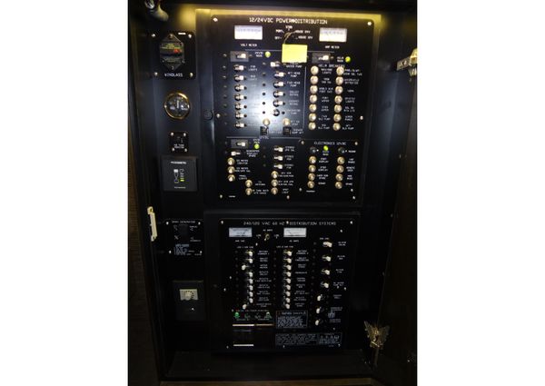 Cruisers Yachts 50 Cantius image