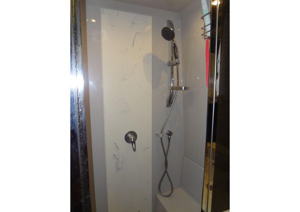 Cruisers Yachts 50 Cantius image