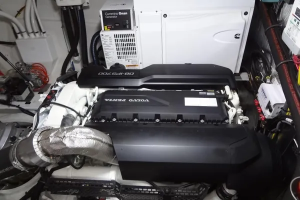 Cruisers Yachts 50 Cantius image