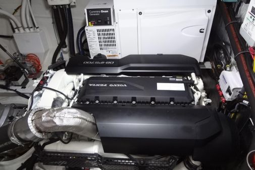 Cruisers Yachts 50 Cantius image