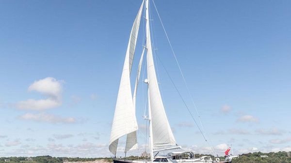 Custom Ted Fontaine 92' Pilothouse