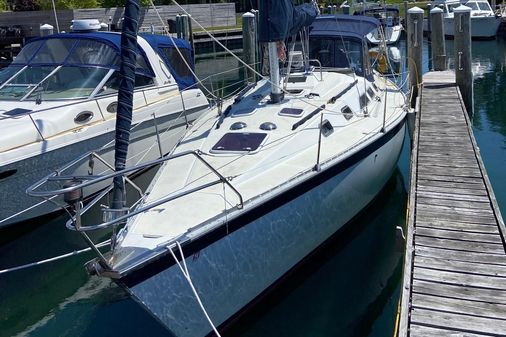 Hunter 34 image