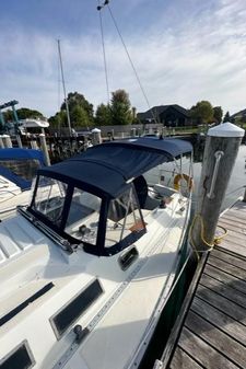 Hunter 34 image