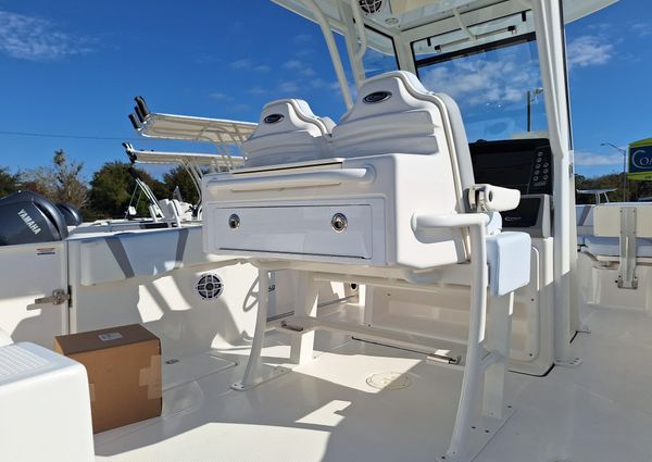 Robalo R250 image