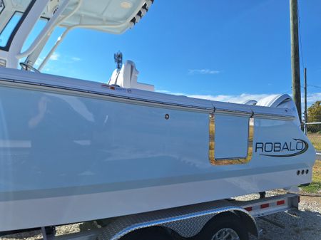 Robalo R250 image