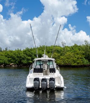 Boston Whaler 345 Conquest image