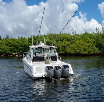 Boston Whaler 345 Conquest image