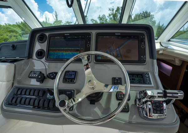 Boston Whaler 345 Conquest image