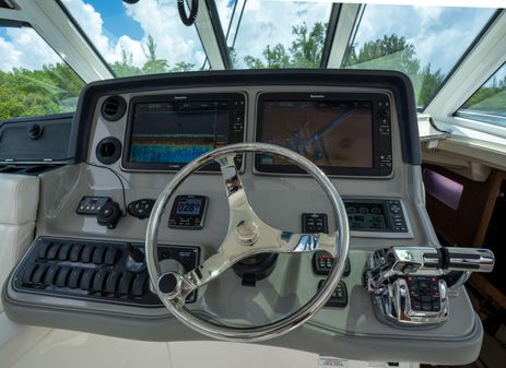 Boston Whaler 345 Conquest image