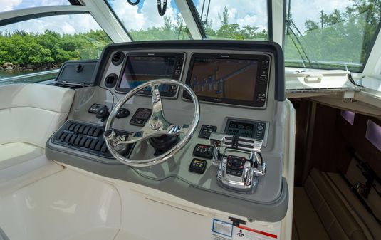 Boston Whaler 345 Conquest image