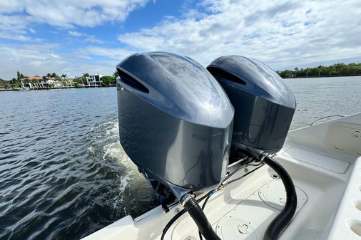 Pursuit 3480 Center Console image