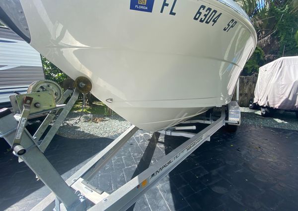 Robalo R222-CENTER-CONSOLE image