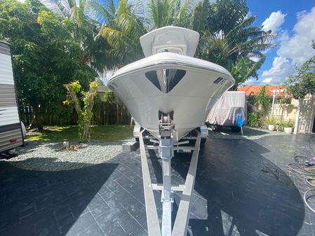 Robalo R222 Center Console image