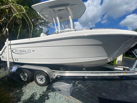 Robalo R222 Center Console image