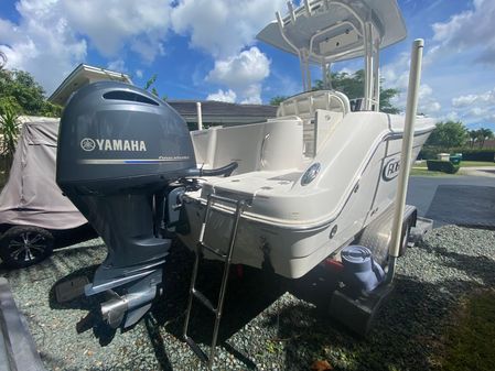 Robalo R222 Center Console image