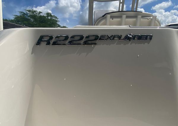 Robalo R222-CENTER-CONSOLE image