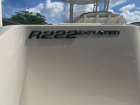 Robalo R222 Center Console image