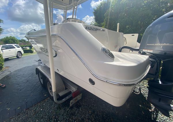 Robalo R222-CENTER-CONSOLE image