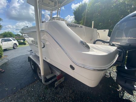 Robalo R222 Center Console image