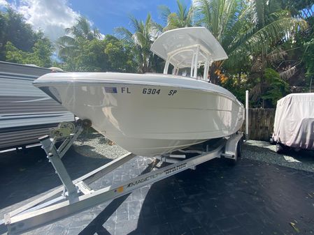 Robalo R222-CENTER-CONSOLE image