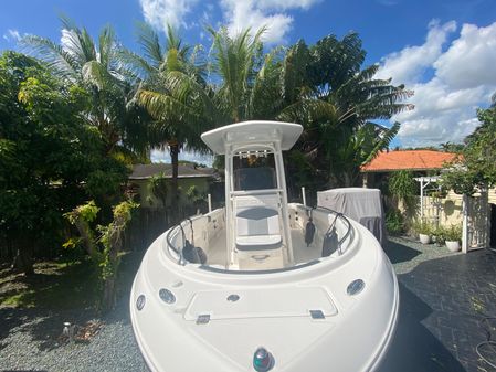 Robalo R222 Center Console image