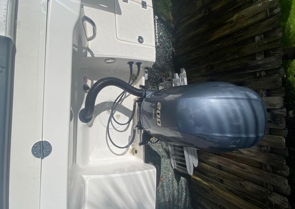 Robalo R222-CENTER-CONSOLE image