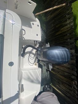 Robalo R222 Center Console image