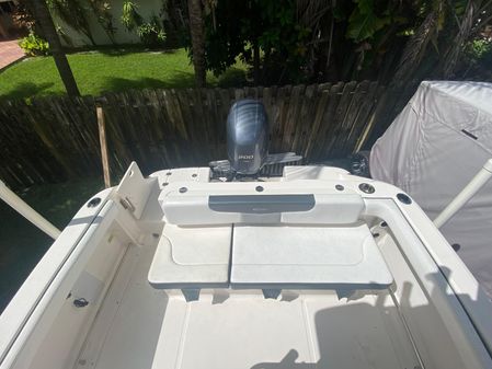 Robalo R222-CENTER-CONSOLE image