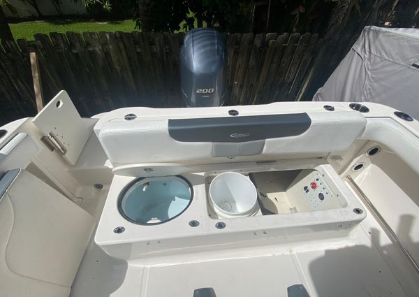 Robalo R222-CENTER-CONSOLE image