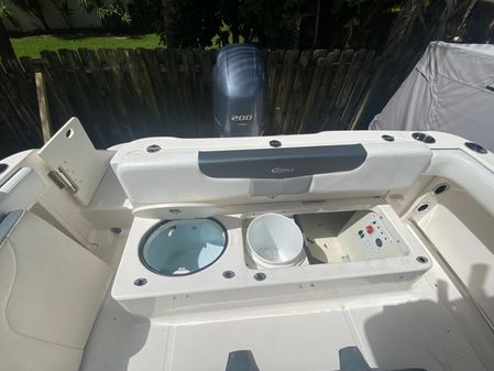 Robalo R222 Center Console image