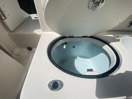 Robalo R222 Center Console image