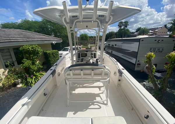 Robalo R222-CENTER-CONSOLE image