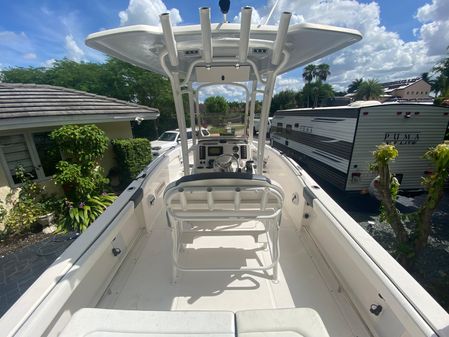 Robalo R222 Center Console image