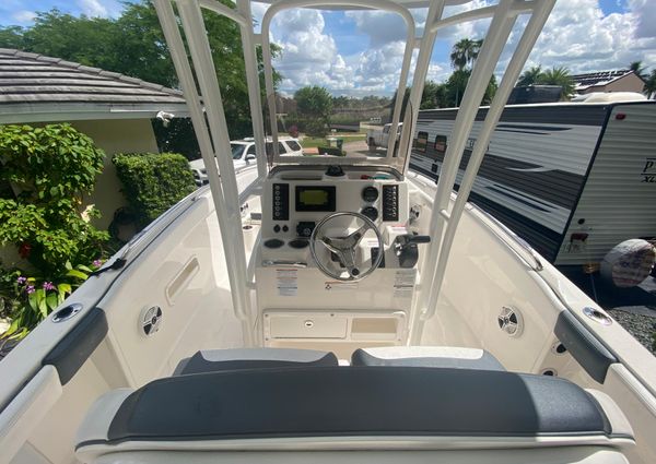 Robalo R222-CENTER-CONSOLE image